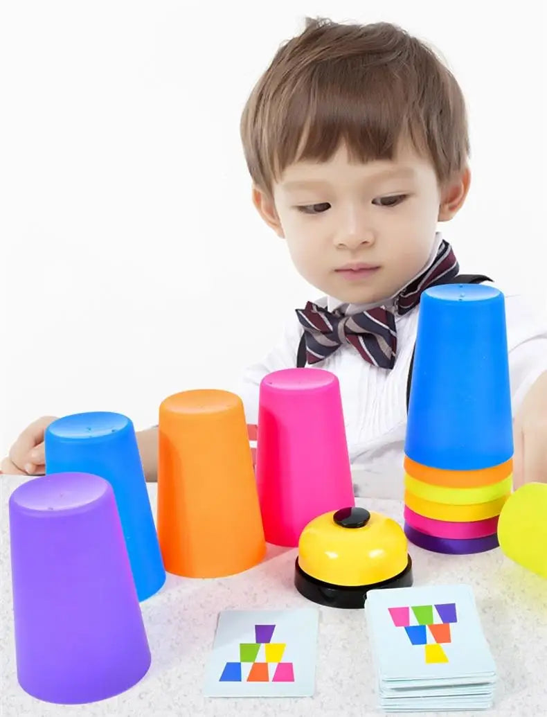 Jogo Montessori de Copos Empilháveis – Desafio de Cores e Lógica